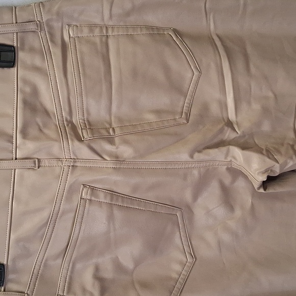 NWOT Abercrombie & Fitch Vegan Leather Pants in Cream Sz. 29 - Picture 6 of 6
